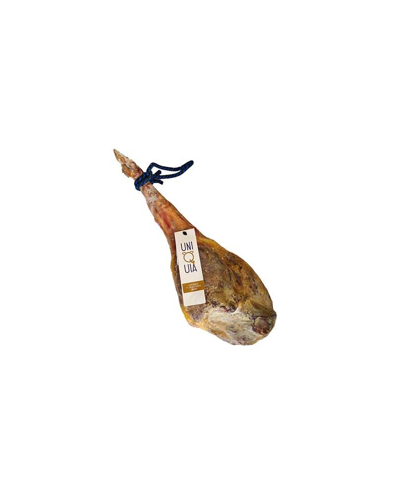 Šunka Serrano Reserva. Hmotnost mezi 7,5 a 8 kg.